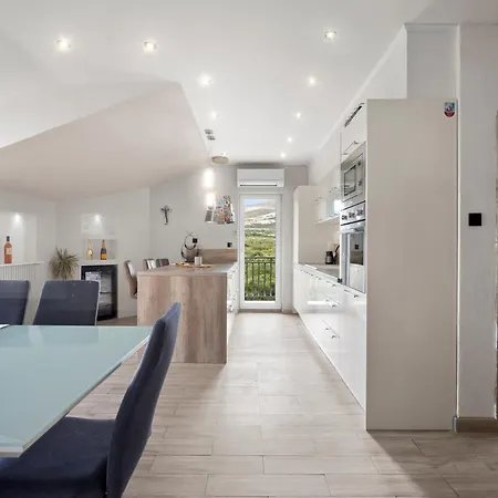 Valentina * 特罗吉尔