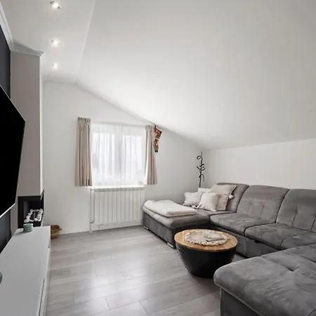 Valentina 特罗吉尔